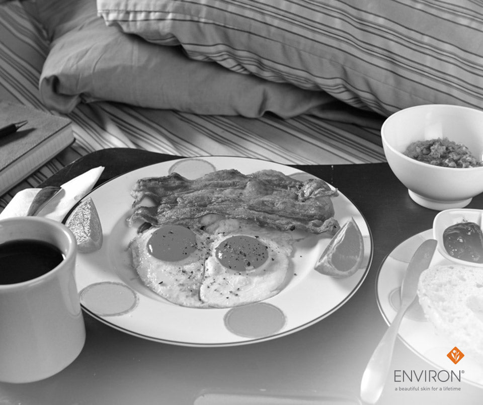 Polka-dotted breakfast plate with fried eggs and bacon featured in free father’s day fun article